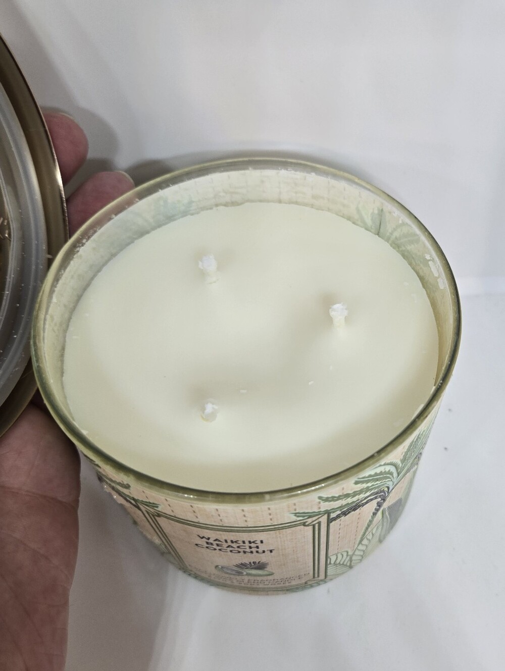 Bath & Body Works Waikiki Beach Coconut Candle - Green & Gold - Picture 2 of 3